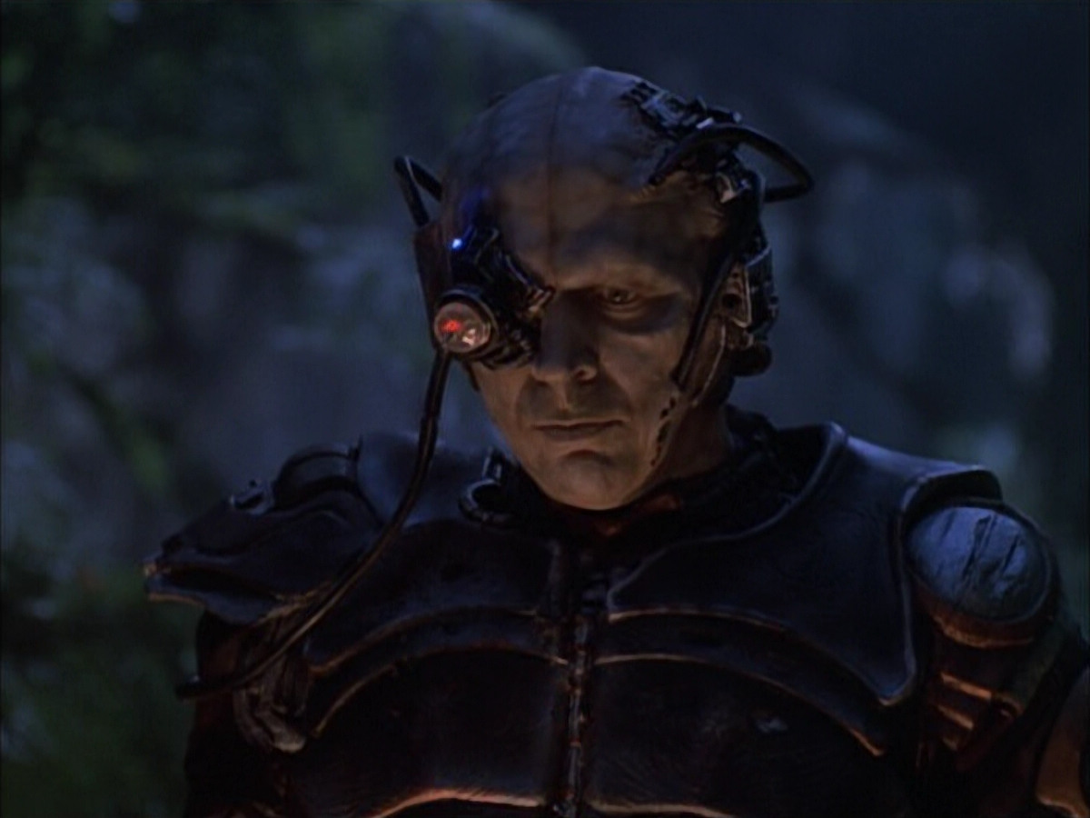 extant_StarTrek_VOY_6x02-SurvivalInstinct_01347.jpg