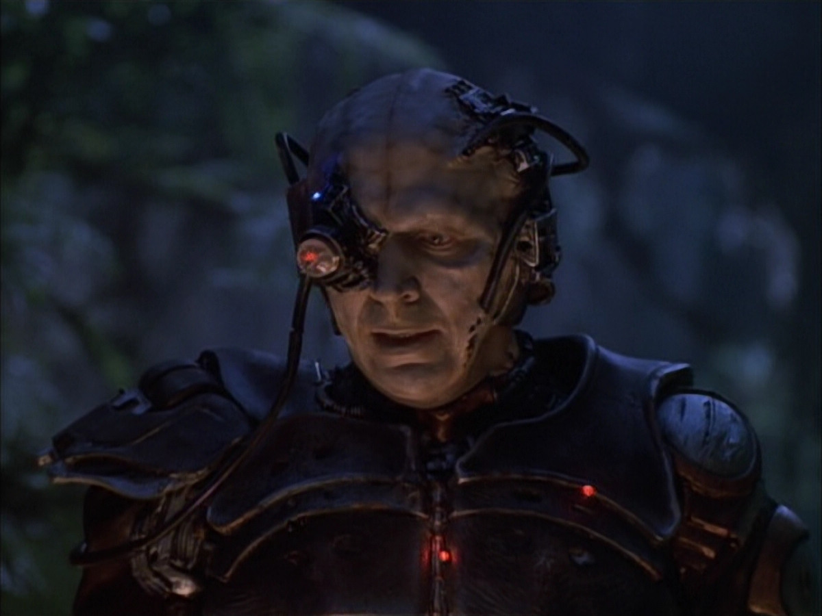 extant_StarTrek_VOY_6x02-SurvivalInstinct_01357.jpg