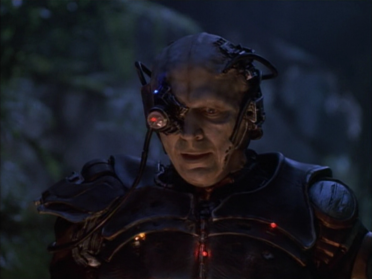 extant_StarTrek_VOY_6x02-SurvivalInstinct_01358.jpg