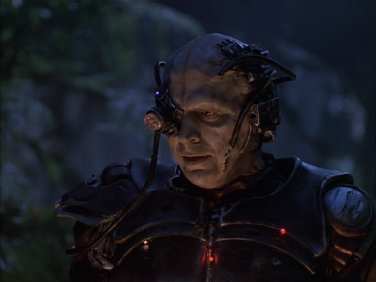 extant_StarTrek_VOY_6x02-SurvivalInstinct_01359.jpg