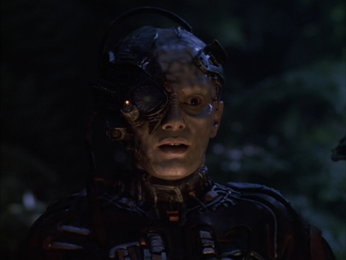 extant_StarTrek_VOY_6x02-SurvivalInstinct_01362.jpg