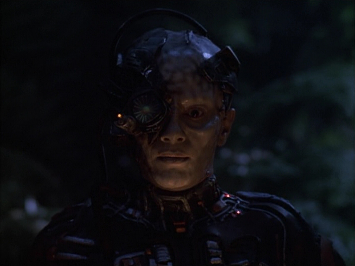 extant_StarTrek_VOY_6x02-SurvivalInstinct_01364.jpg