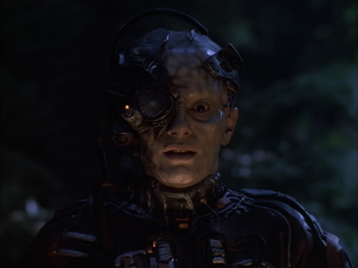 extant_StarTrek_VOY_6x02-SurvivalInstinct_01368.jpg