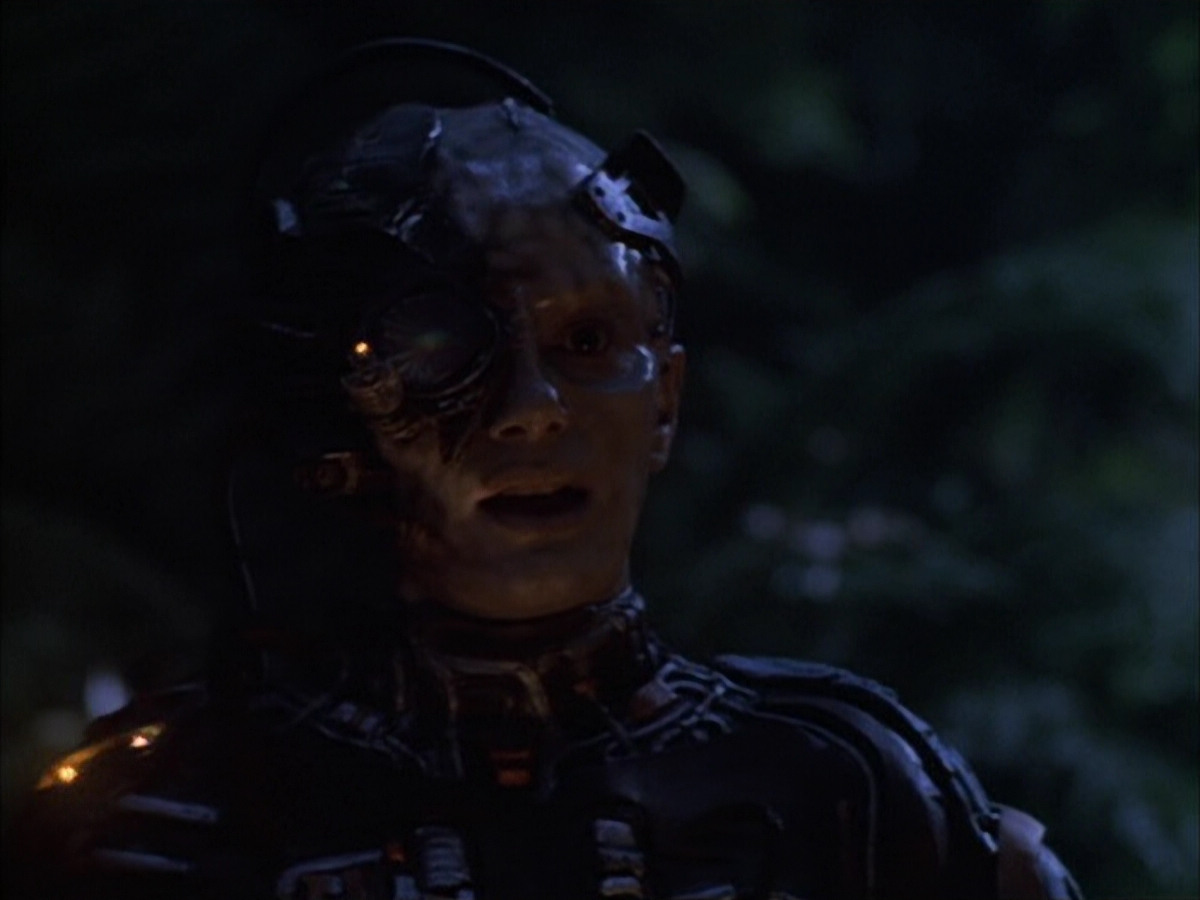 extant_StarTrek_VOY_6x02-SurvivalInstinct_01370.jpg