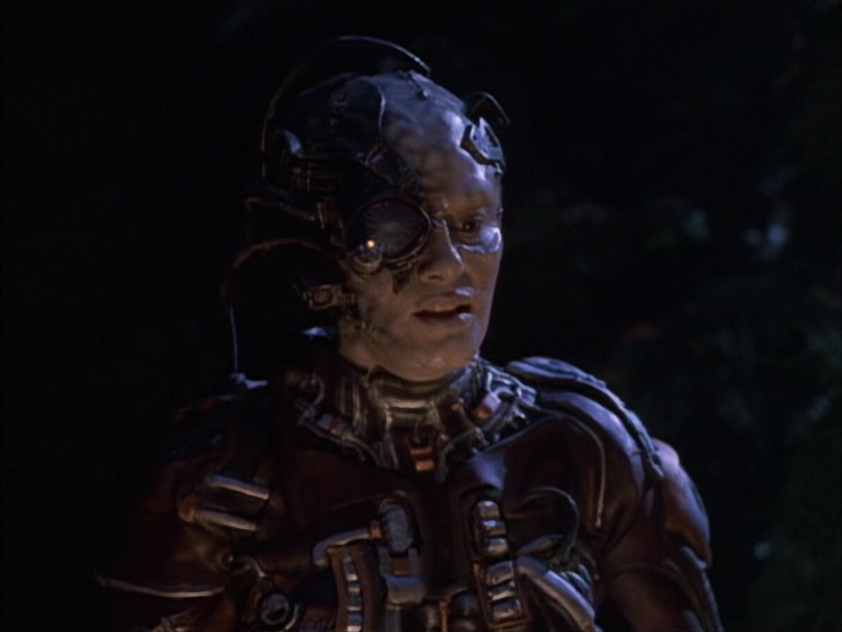 extant_StarTrek_VOY_6x02-SurvivalInstinct_01380.jpg