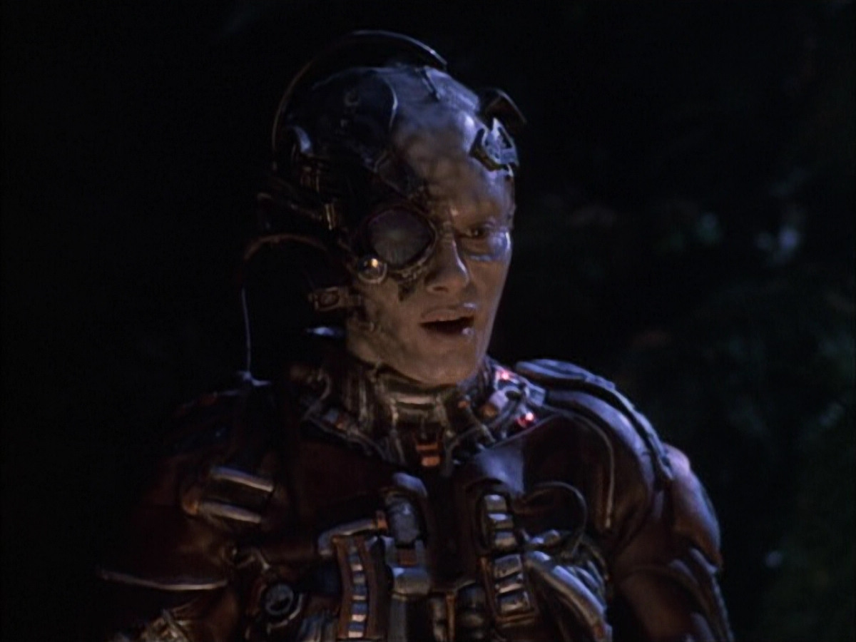 extant_StarTrek_VOY_6x02-SurvivalInstinct_01382.jpg