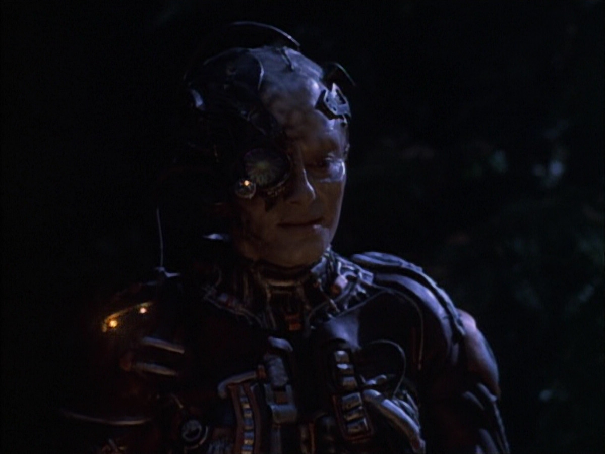 extant_StarTrek_VOY_6x02-SurvivalInstinct_01383.jpg