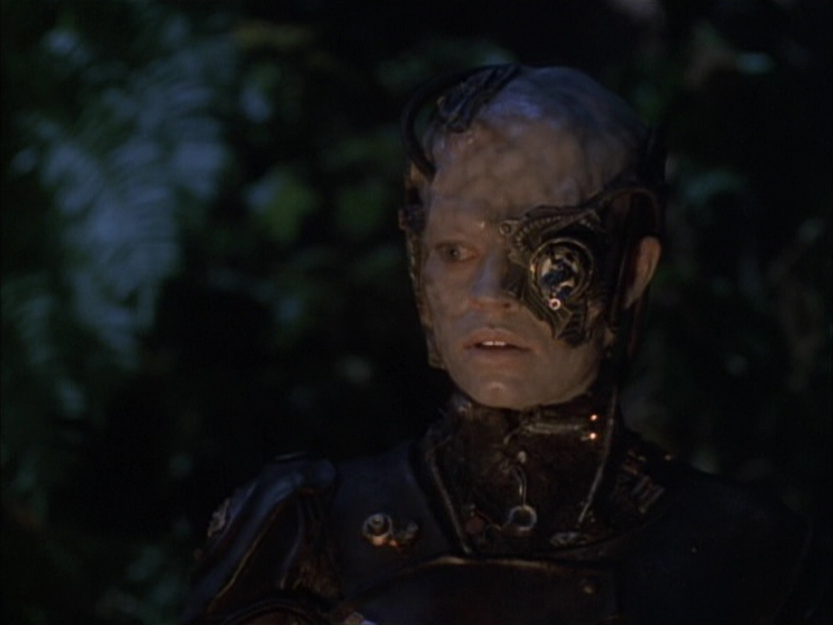 extant_StarTrek_VOY_6x02-SurvivalInstinct_01385.jpg