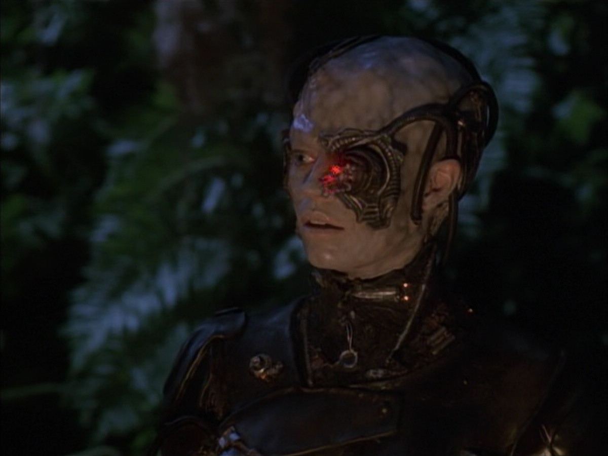 extant_StarTrek_VOY_6x02-SurvivalInstinct_01395.jpg