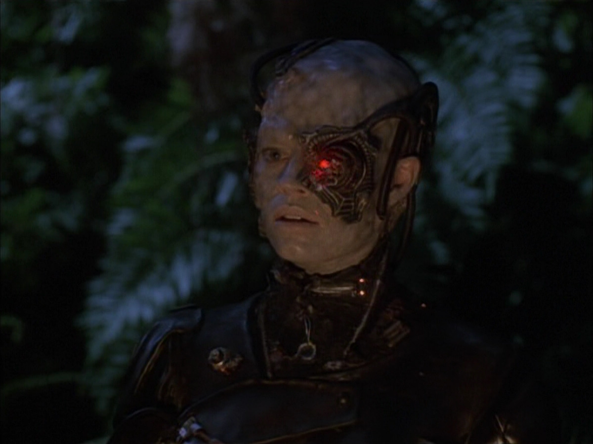 extant_StarTrek_VOY_6x02-SurvivalInstinct_01397.jpg