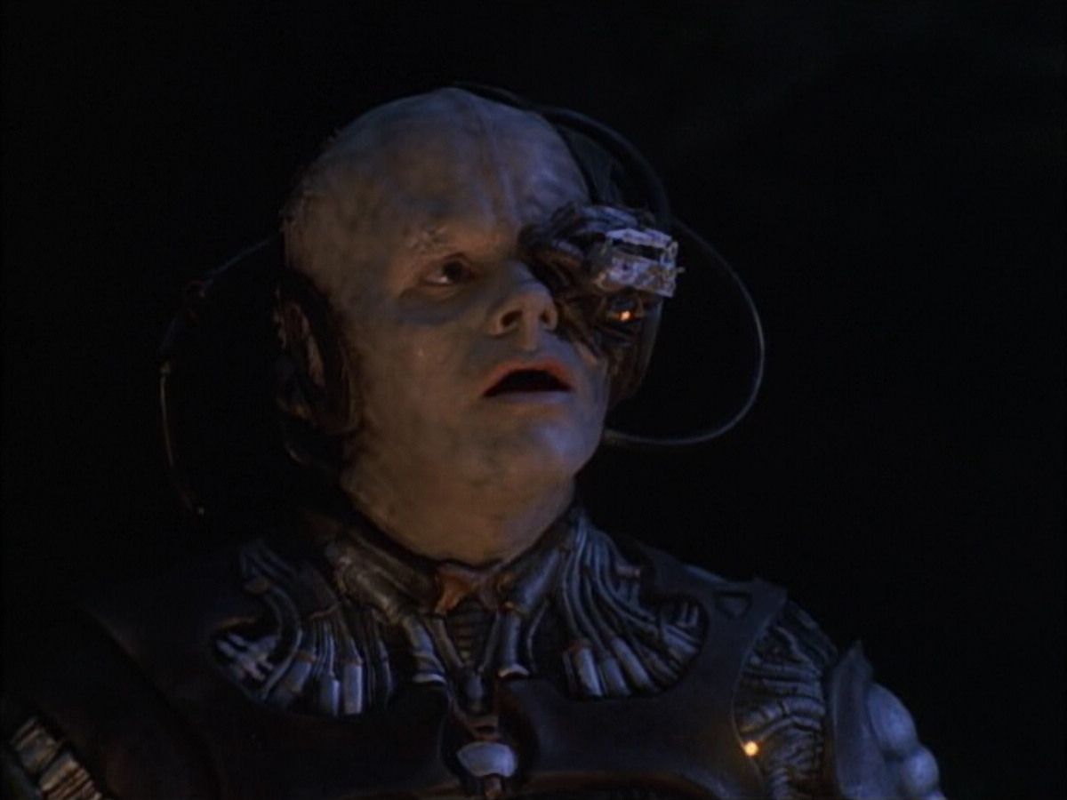 extant_StarTrek_VOY_6x02-SurvivalInstinct_01402.jpg