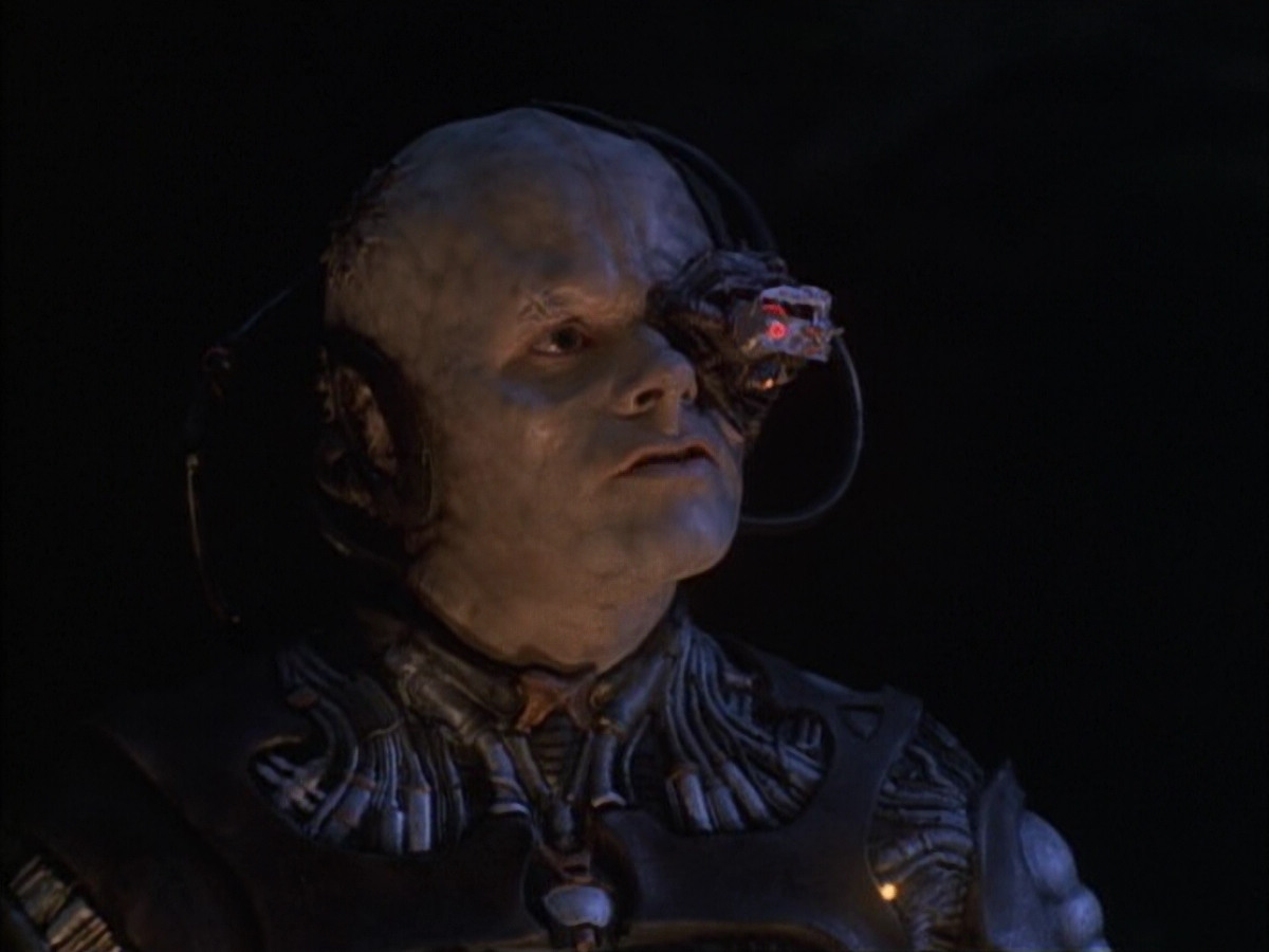 extant_StarTrek_VOY_6x02-SurvivalInstinct_01406.jpg