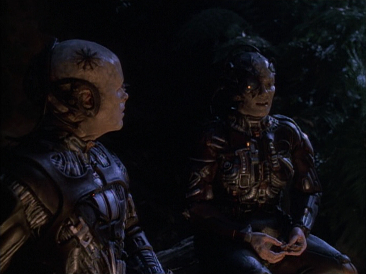 extant_StarTrek_VOY_6x02-SurvivalInstinct_01418.jpg