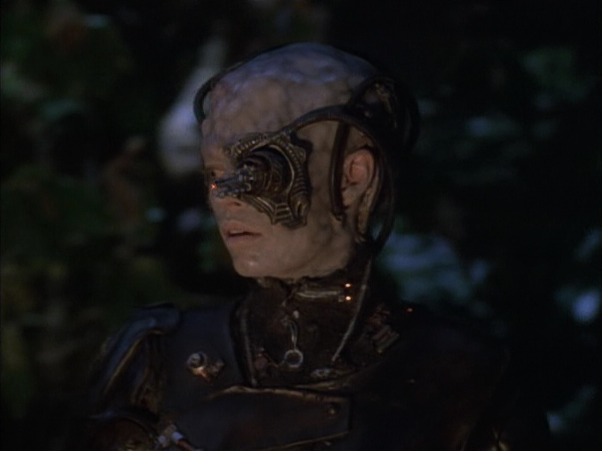 extant_StarTrek_VOY_6x02-SurvivalInstinct_01420.jpg