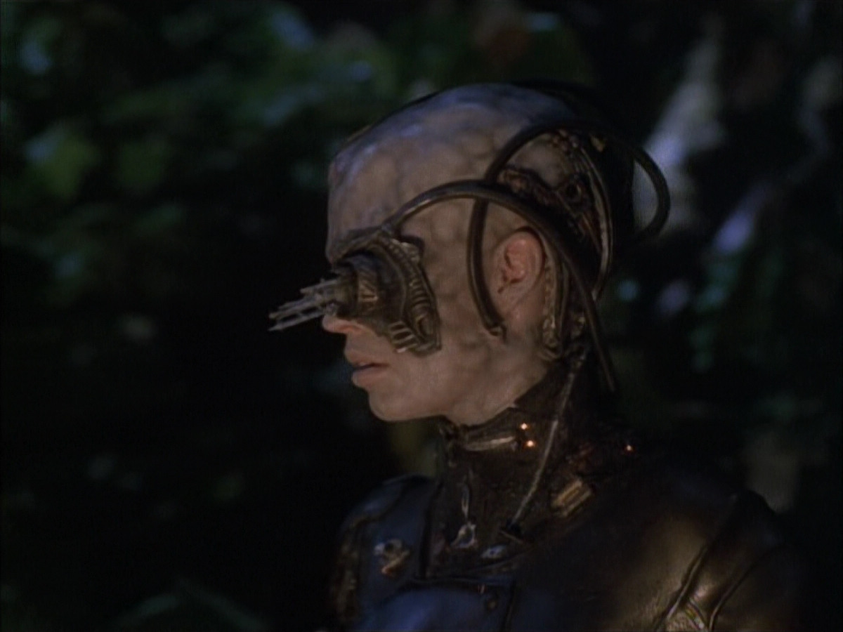 extant_StarTrek_VOY_6x02-SurvivalInstinct_01421.jpg