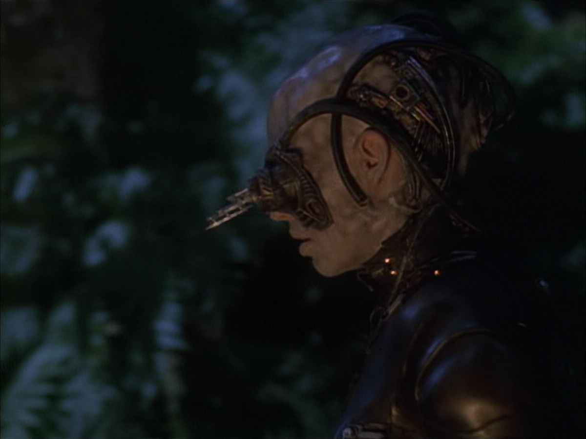 extant_StarTrek_VOY_6x02-SurvivalInstinct_01422.jpg