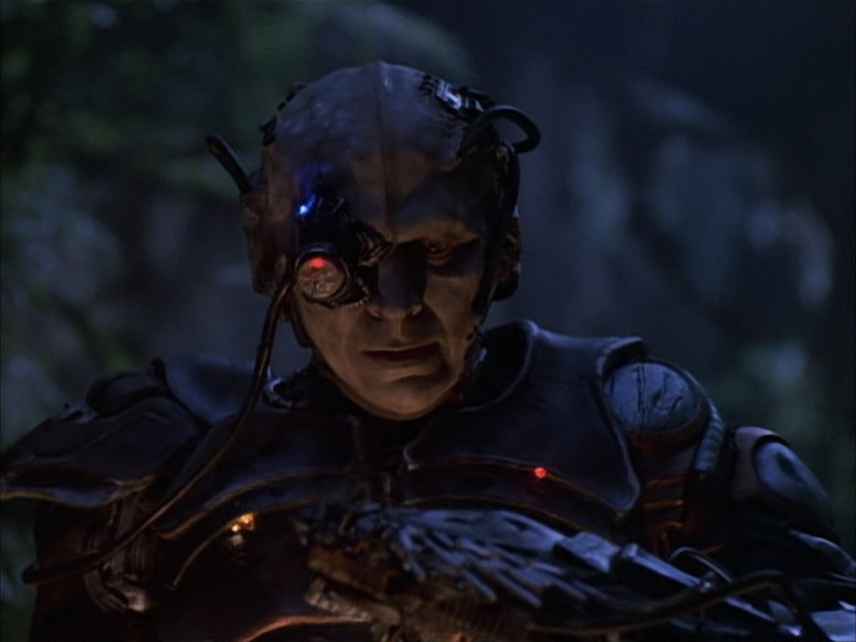 extant_StarTrek_VOY_6x02-SurvivalInstinct_01425.jpg