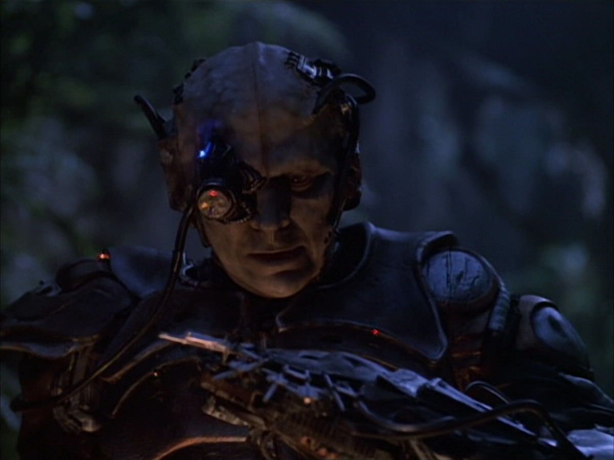 extant_StarTrek_VOY_6x02-SurvivalInstinct_01427.jpg