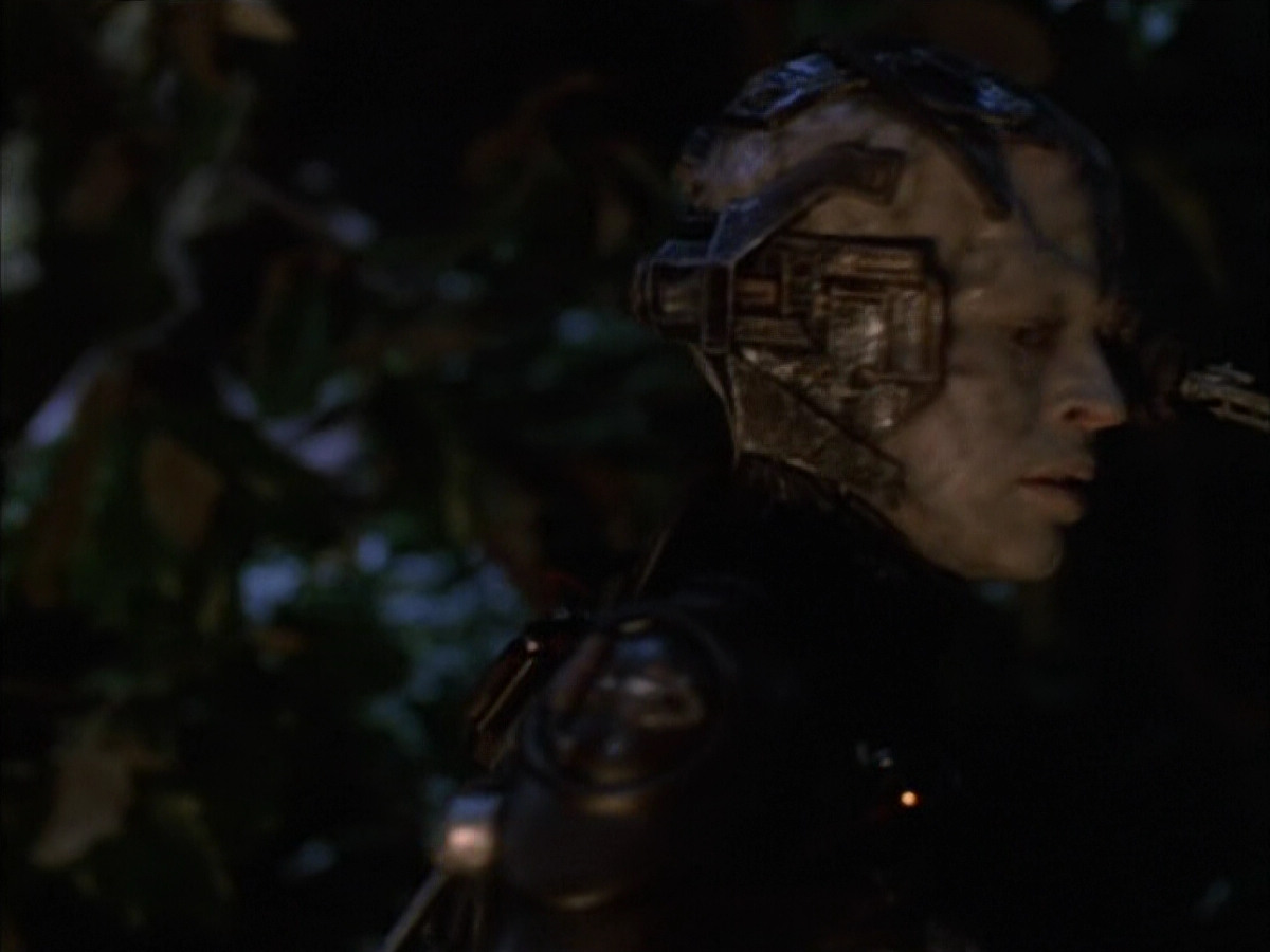 extant_StarTrek_VOY_6x02-SurvivalInstinct_01430.jpg