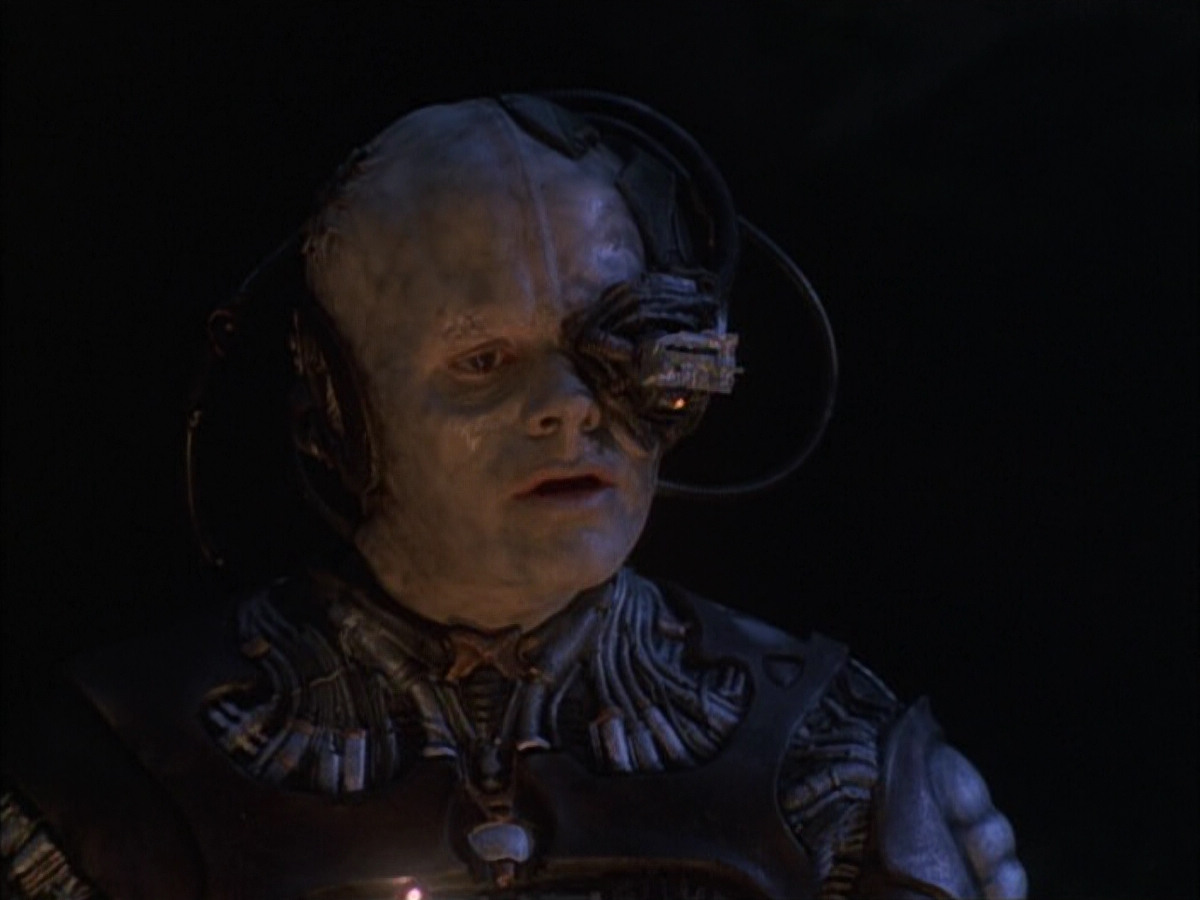 extant_StarTrek_VOY_6x02-SurvivalInstinct_01434.jpg