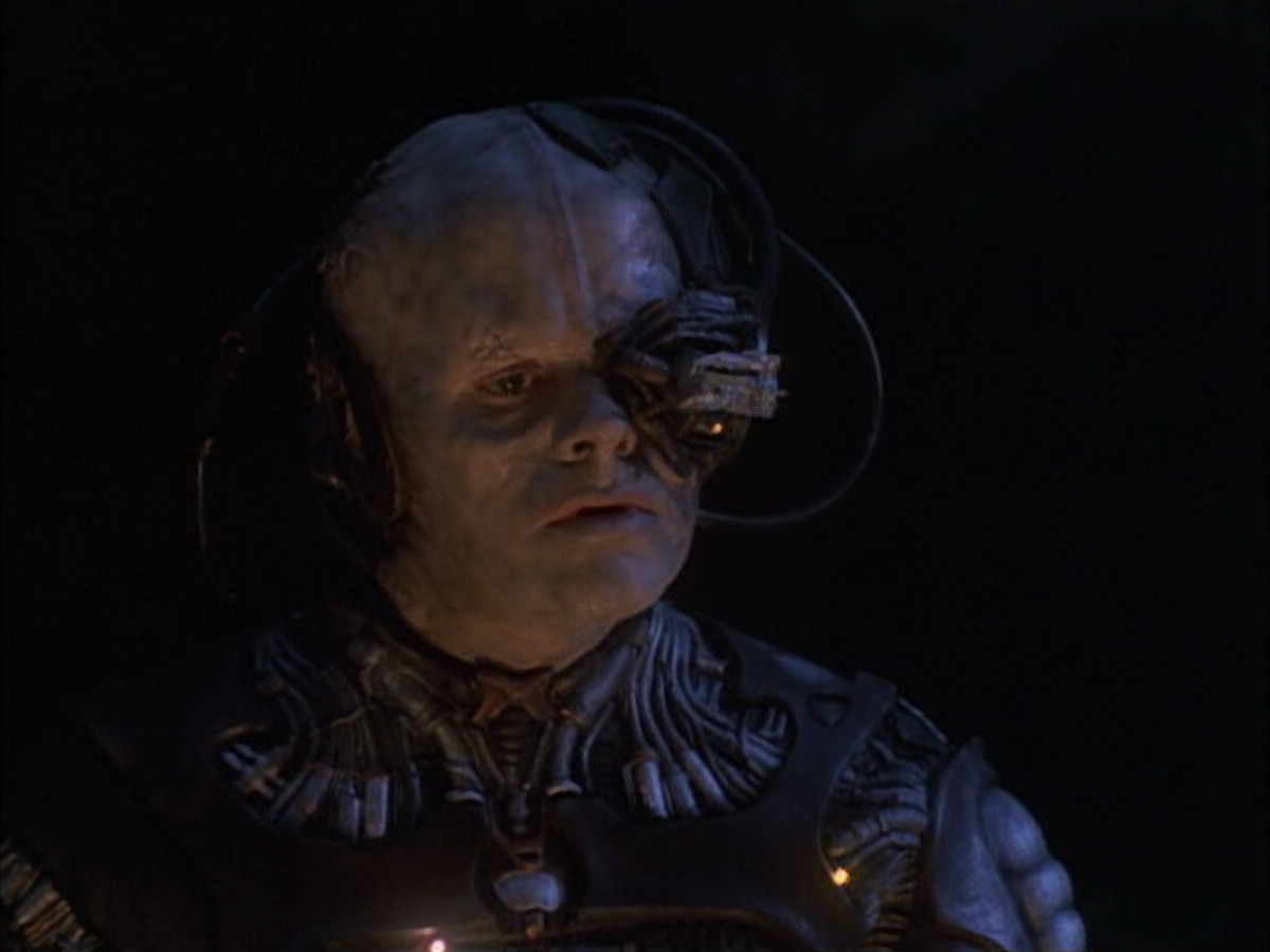 extant_StarTrek_VOY_6x02-SurvivalInstinct_01435.jpg