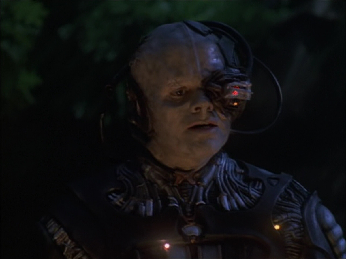 extant_StarTrek_VOY_6x02-SurvivalInstinct_01441.jpg
