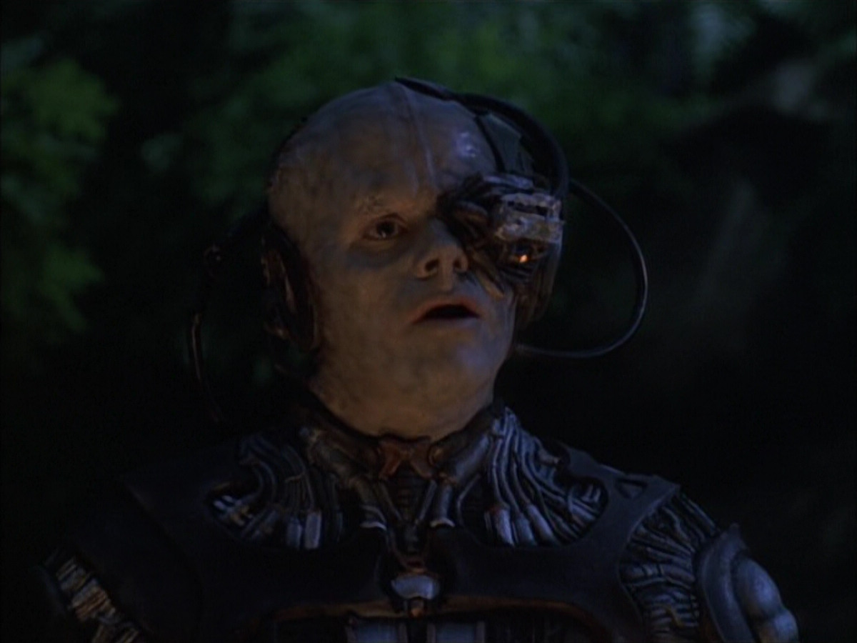 extant_StarTrek_VOY_6x02-SurvivalInstinct_01443.jpg