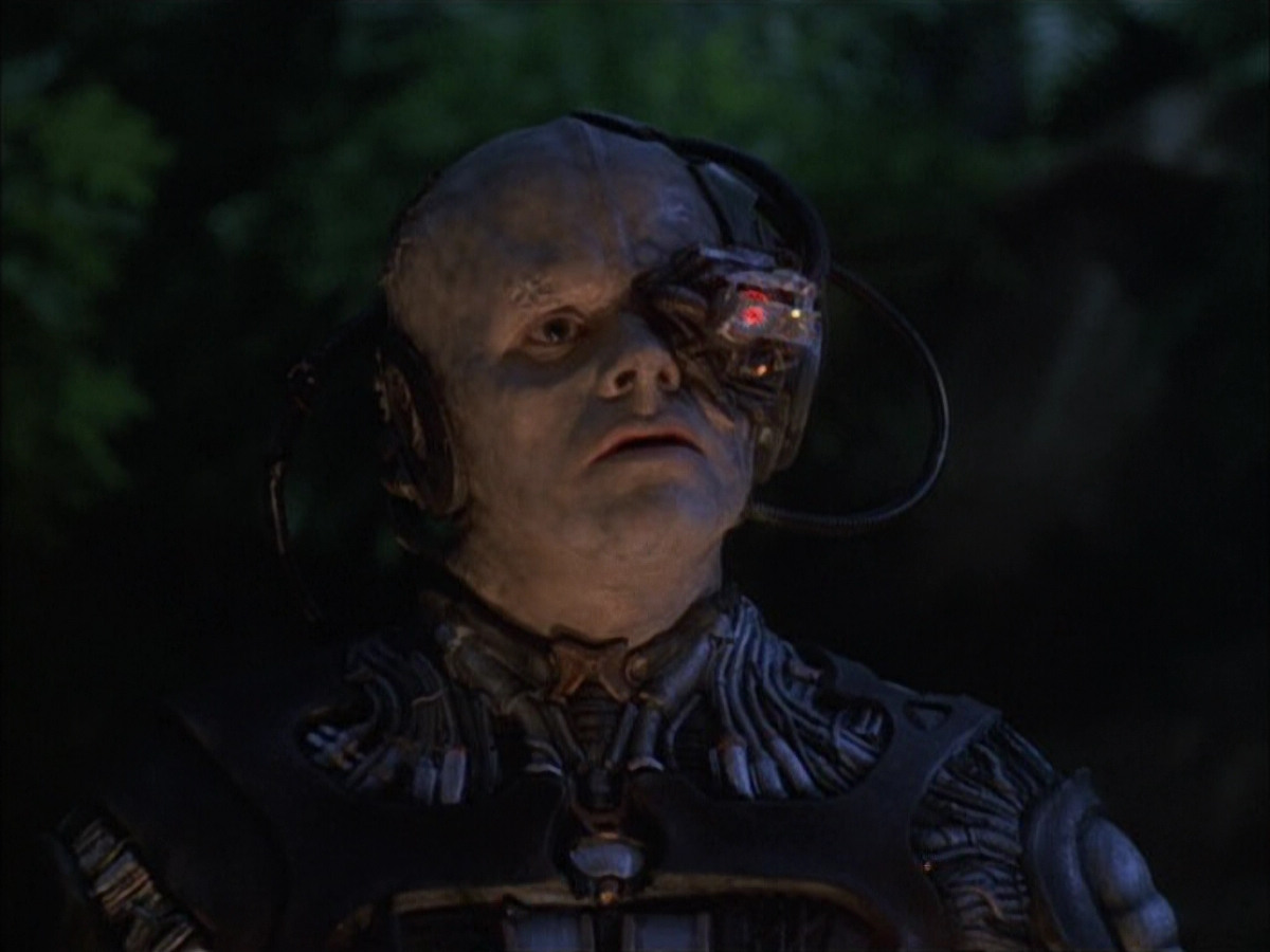 extant_StarTrek_VOY_6x02-SurvivalInstinct_01444.jpg