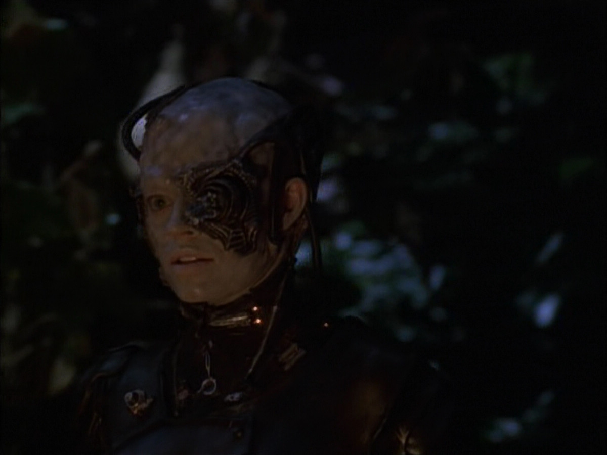extant_StarTrek_VOY_6x02-SurvivalInstinct_01446.jpg