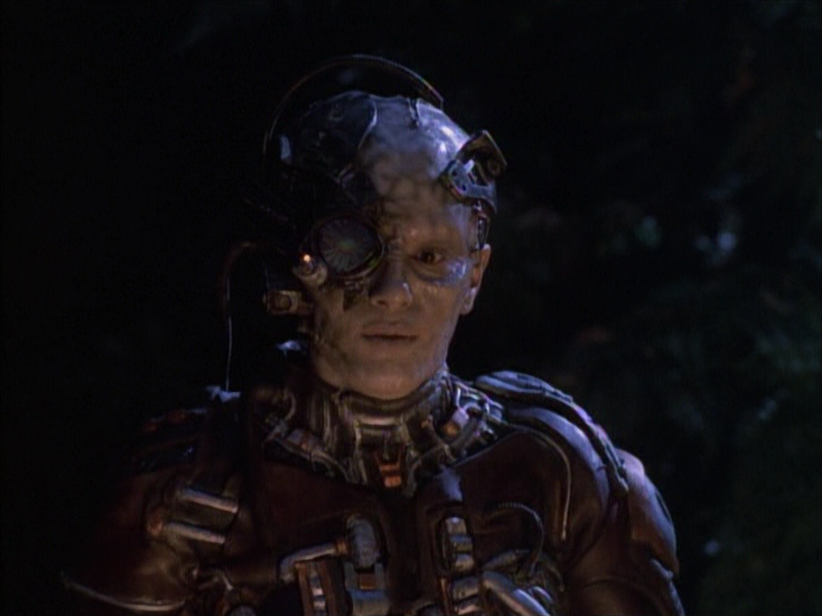 extant_StarTrek_VOY_6x02-SurvivalInstinct_01458.jpg