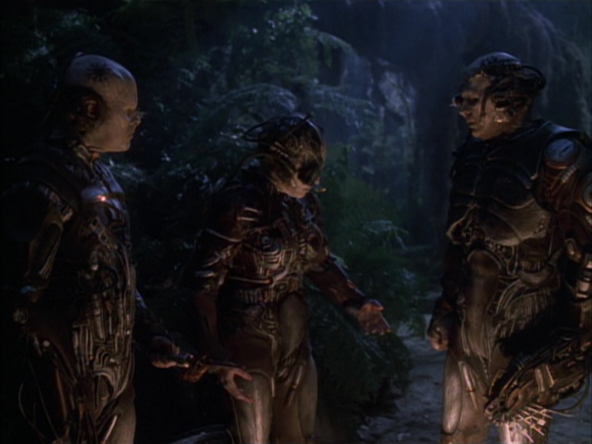 extant_StarTrek_VOY_6x02-SurvivalInstinct_01467.jpg