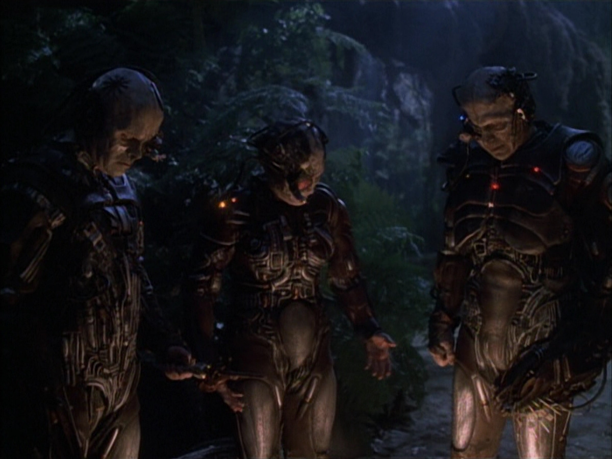 extant_StarTrek_VOY_6x02-SurvivalInstinct_01473.jpg
