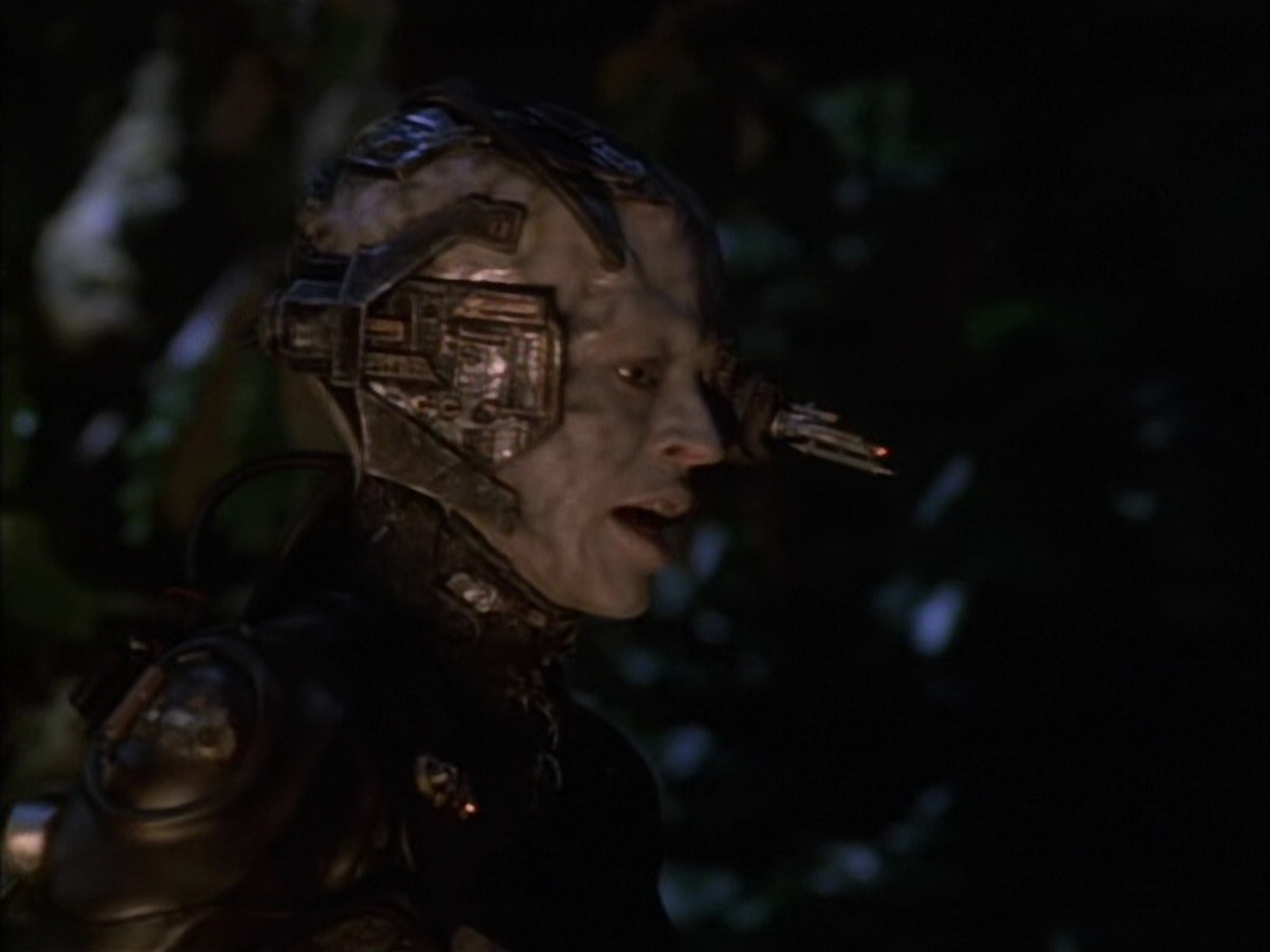 extant_StarTrek_VOY_6x02-SurvivalInstinct_01477.jpg