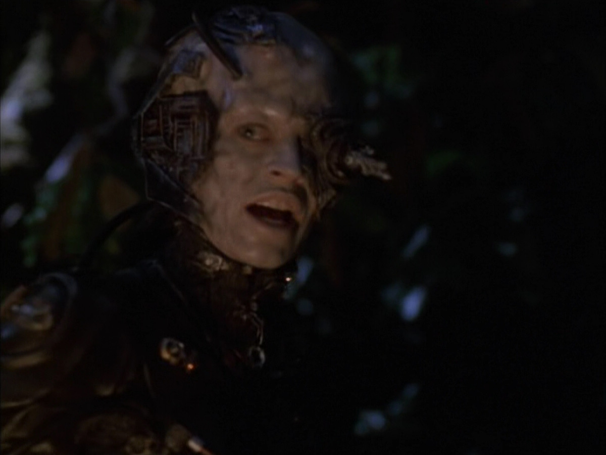 extant_StarTrek_VOY_6x02-SurvivalInstinct_01478.jpg