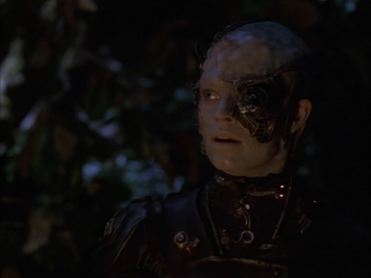 extant_StarTrek_VOY_6x02-SurvivalInstinct_01480.jpg