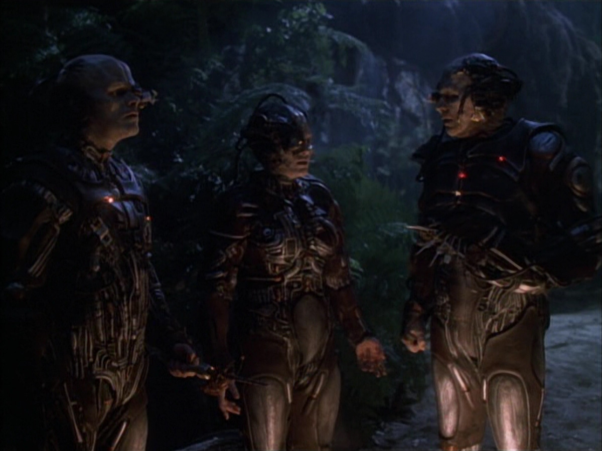 extant_StarTrek_VOY_6x02-SurvivalInstinct_01481.jpg