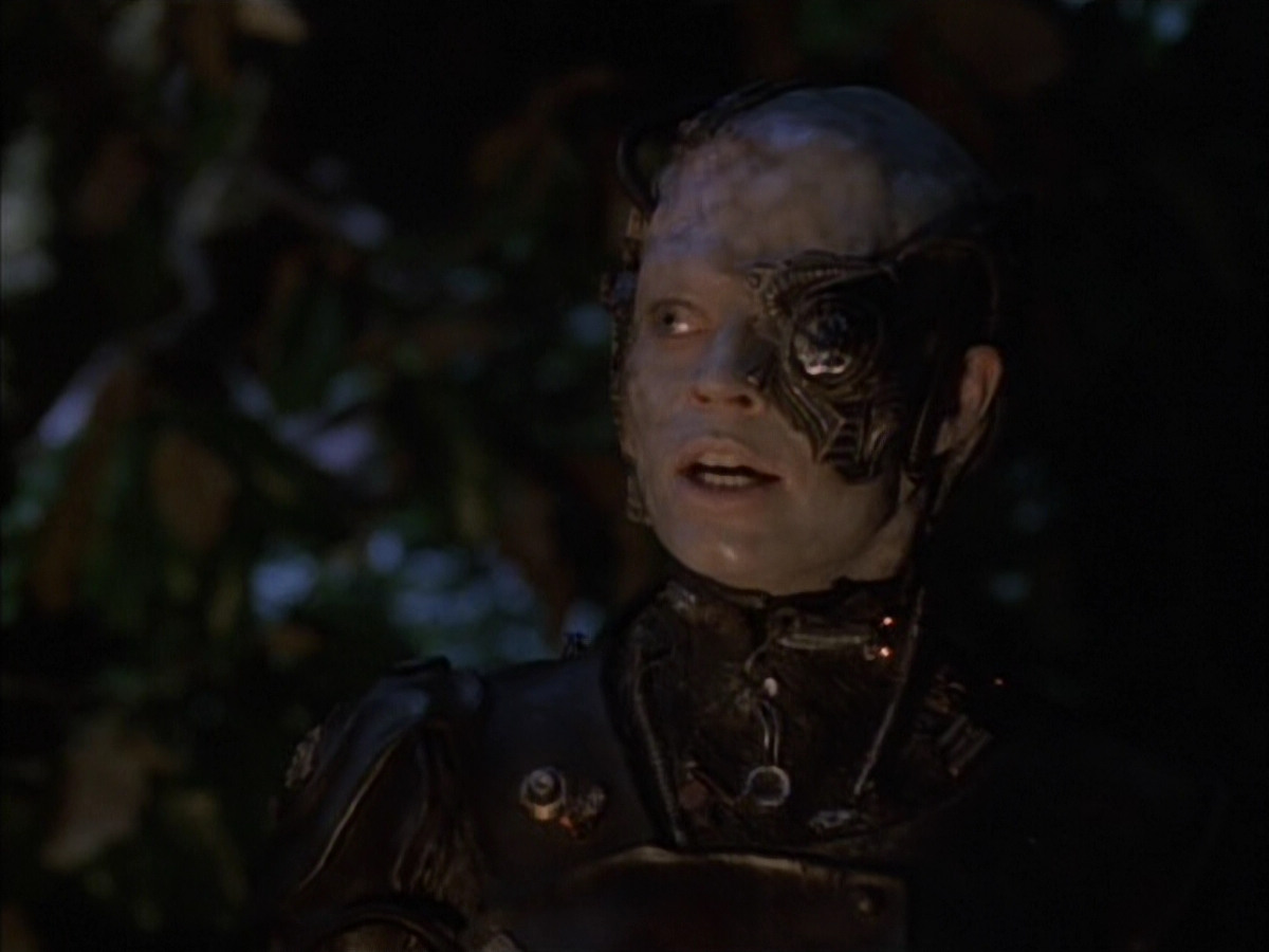extant_StarTrek_VOY_6x02-SurvivalInstinct_01484.jpg