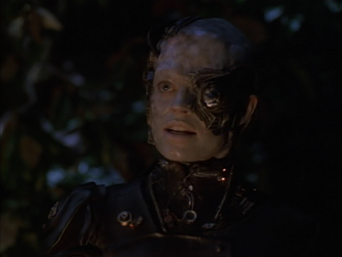 extant_StarTrek_VOY_6x02-SurvivalInstinct_01488.jpg