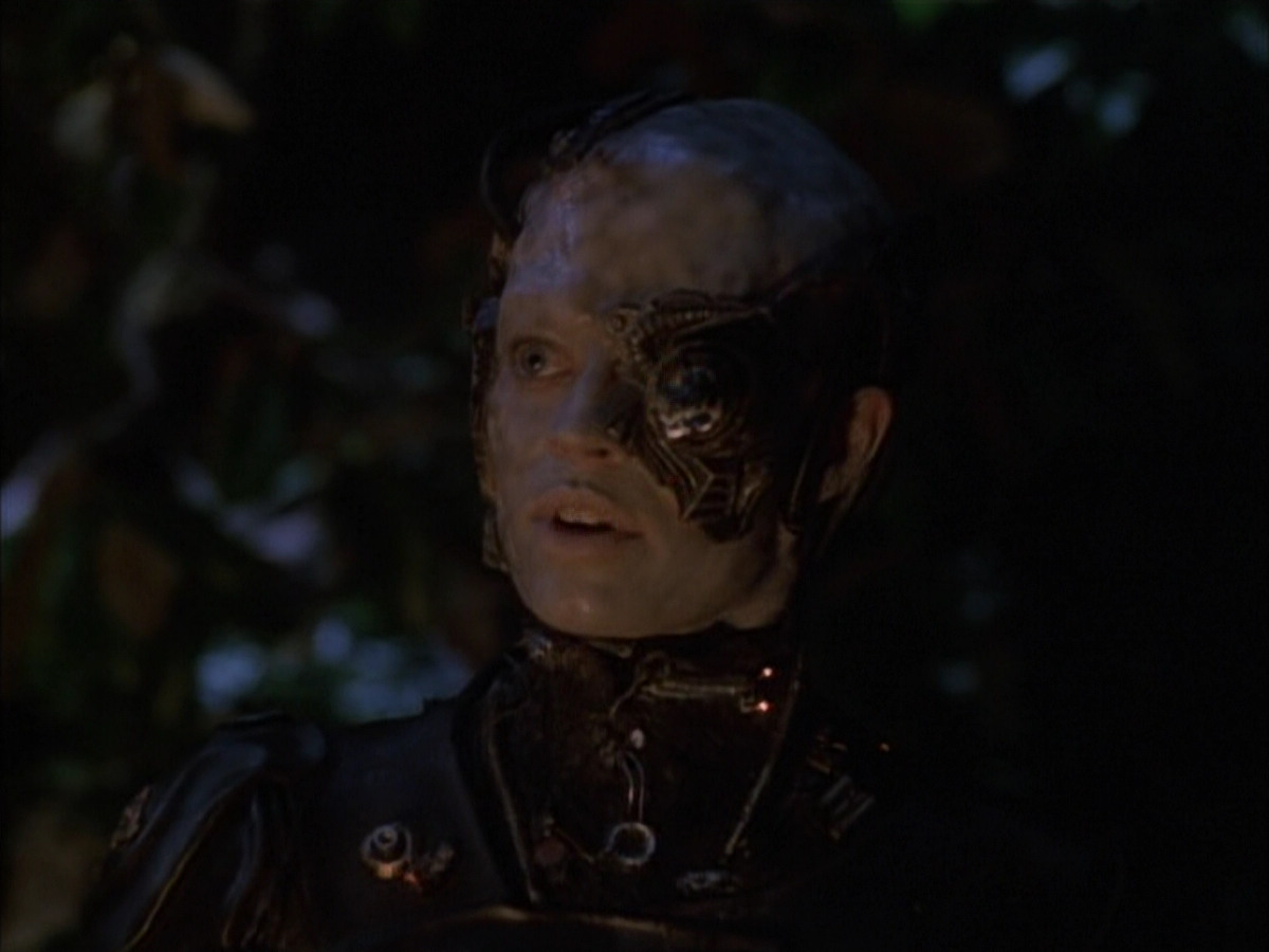 extant_StarTrek_VOY_6x02-SurvivalInstinct_01489.jpg