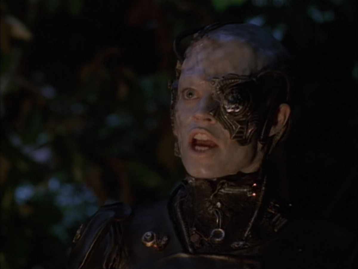 extant_StarTrek_VOY_6x02-SurvivalInstinct_01492.jpg