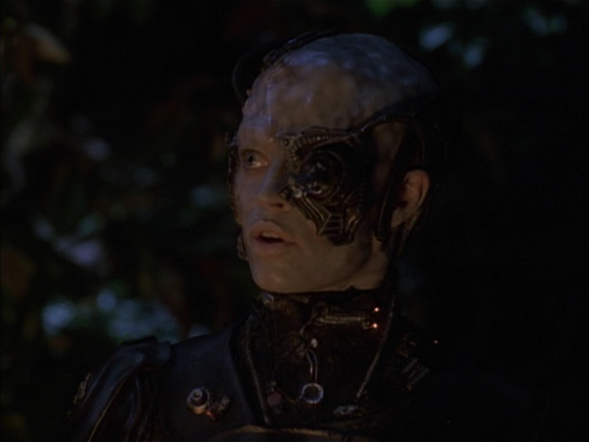 extant_StarTrek_VOY_6x02-SurvivalInstinct_01495.jpg
