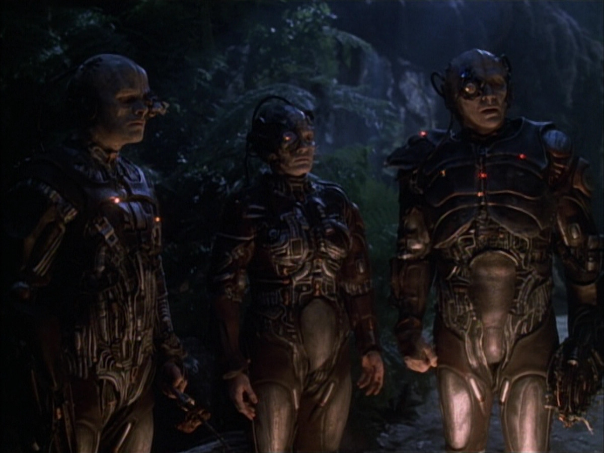extant_StarTrek_VOY_6x02-SurvivalInstinct_01506.jpg