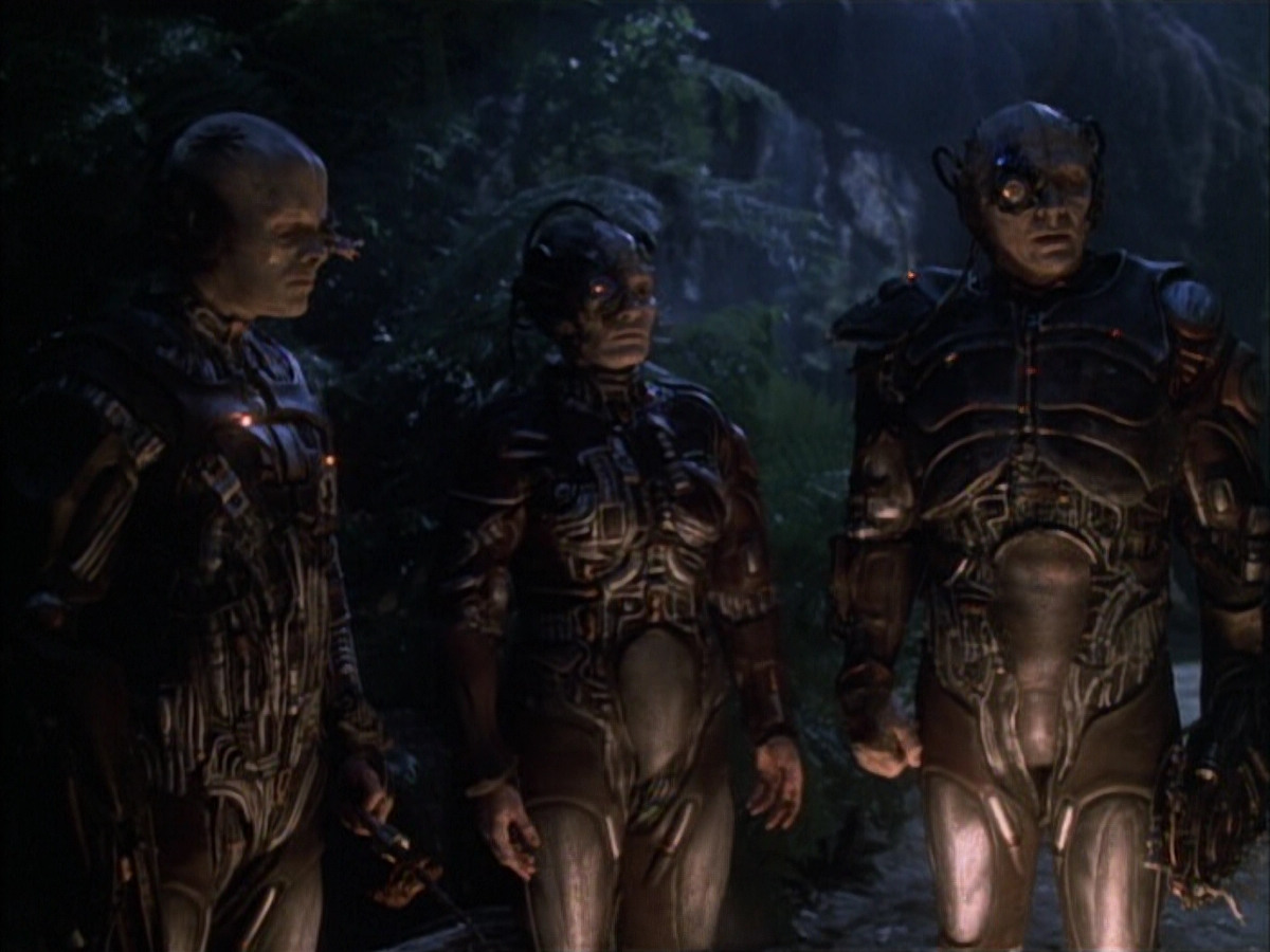 extant_StarTrek_VOY_6x02-SurvivalInstinct_01507.jpg