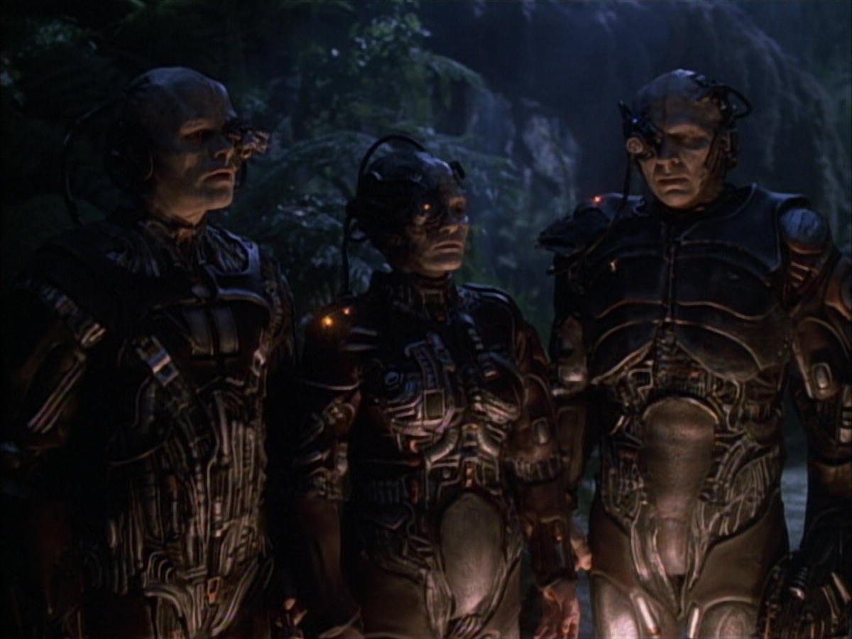 extant_StarTrek_VOY_6x02-SurvivalInstinct_01514.jpg