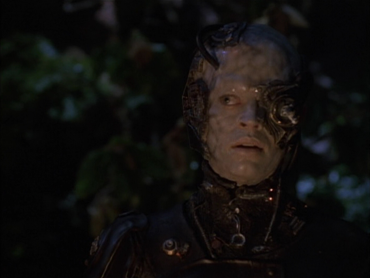 extant_StarTrek_VOY_6x02-SurvivalInstinct_01523.jpg