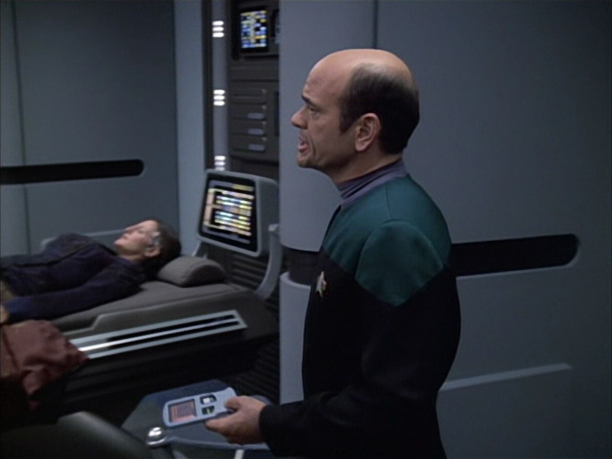 extant_StarTrek_VOY_6x02-SurvivalInstinct_01532.jpg