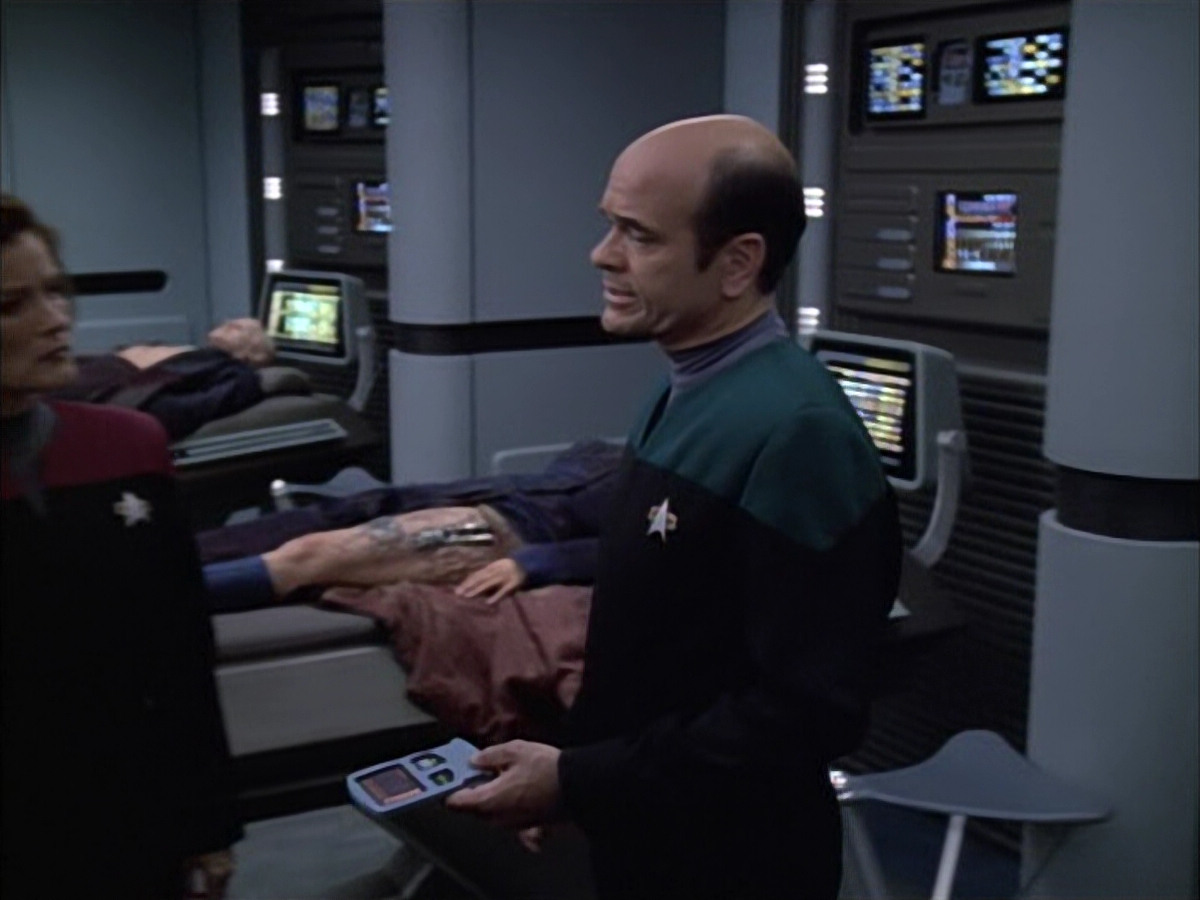 extant_StarTrek_VOY_6x02-SurvivalInstinct_01534.jpg