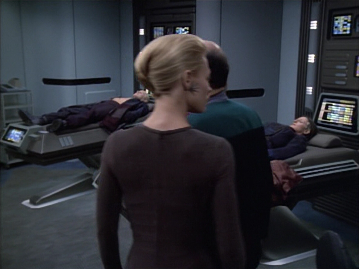 extant_StarTrek_VOY_6x02-SurvivalInstinct_01570.jpg