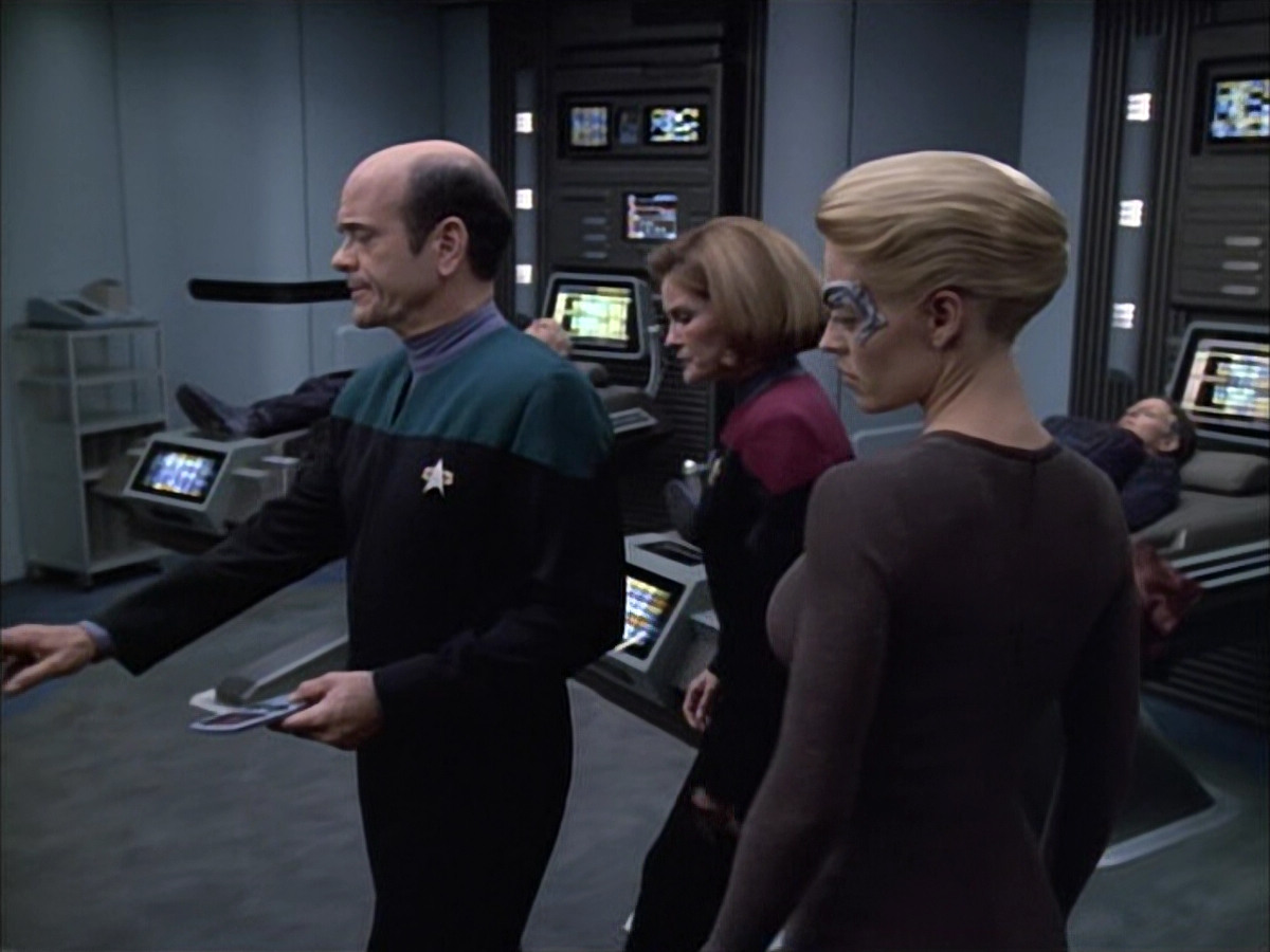 extant_StarTrek_VOY_6x02-SurvivalInstinct_01572.jpg
