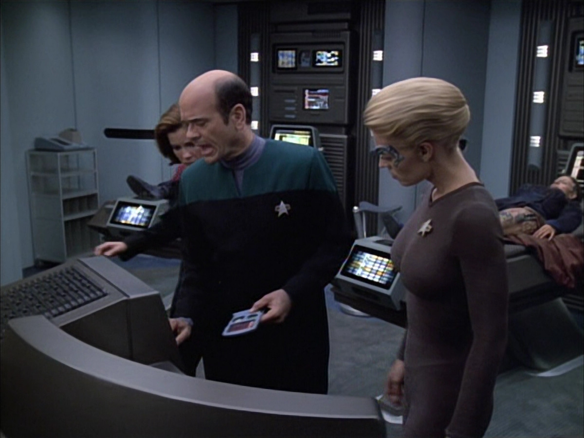 extant_StarTrek_VOY_6x02-SurvivalInstinct_01574.jpg